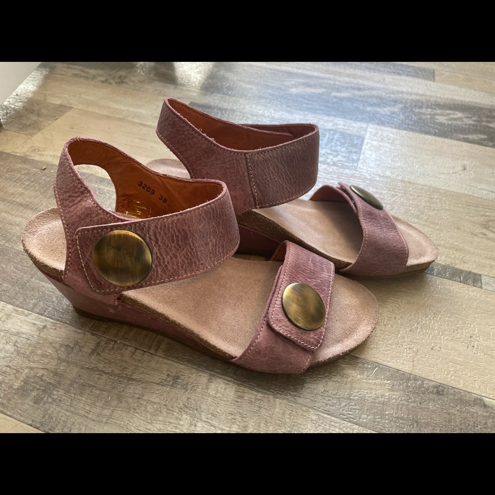 Taos Carousel Wedge Sandals NWOT